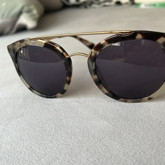 Prada sunglasses. Gray lenses. Case included. - Picture 2 of 4